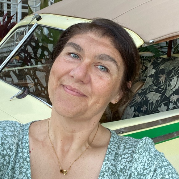 Meet your Posher, Heather - Picture 1 of 2